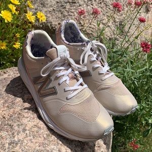 New Balance Women’s WRT96